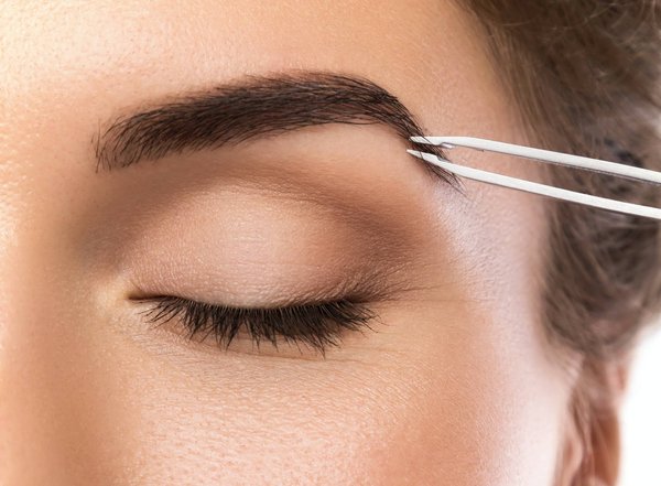 Quelles sont les tendances actuelles en matière de soins des sourcils ?