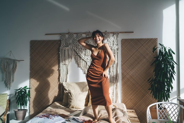 Que porter avec une robe terracotta ?